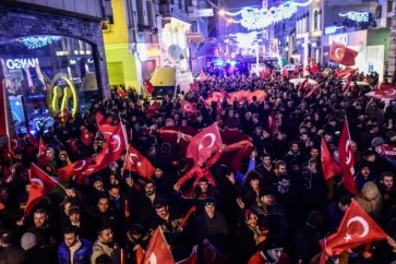 Manifestación antiholandesa en Estambul.