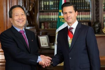 Kim Hyong-gil y Enrique Peña Nieto