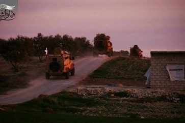Terroristas de Ahrar al Sham conducen blindados turcos hacia el campo de batalla