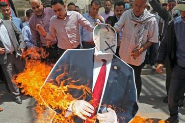 palestinos-queman-efigie-pompeo