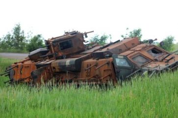 Vehículo ucraniano destruido