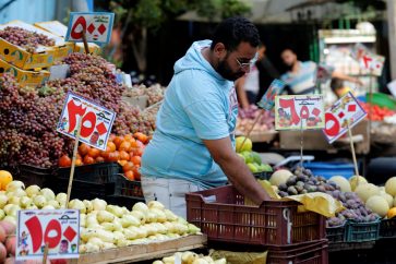 A vendor waits for customers at a market in Abbdien square in Cairo, Egypt October 20, 2016. Picture taken October 20, 2016. REUTERS/Amr Abdallah Dalsh
