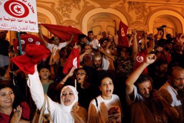 Partidarios de Saied celebran su triunfo en el referéndum