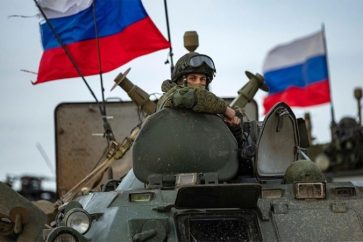 soldado-ruso-vehiculo-blindado-banderas
