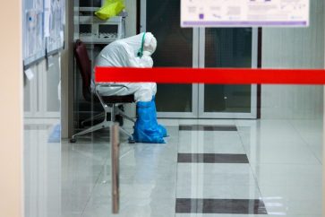 Enfermera iraní en un hospital durante la epidemia de la Covid-19