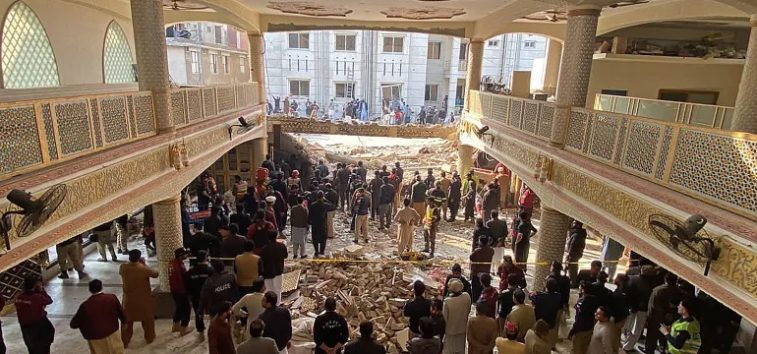 <span class="royal-cat-display">Tema del Día| </span> <a href="https://spanish.almanartv.com.lb/718775">Decenas de muertos y heridos en atentado con bomba en mezquita de Peshawar (Pakistán)</a>