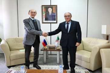 El embajador ruso en Argel, Valerian Shuvalov, fue recibido el 22 de febrero por el secretario general del Ministerio de Relaciones Exteriores de Argelia, Amar Bilani