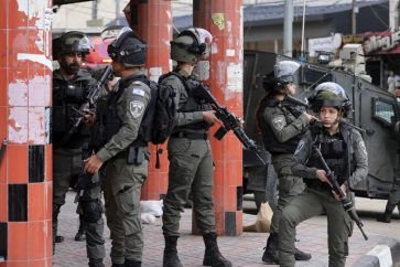 Soldados israelíes en la localidad palestina de Huwara