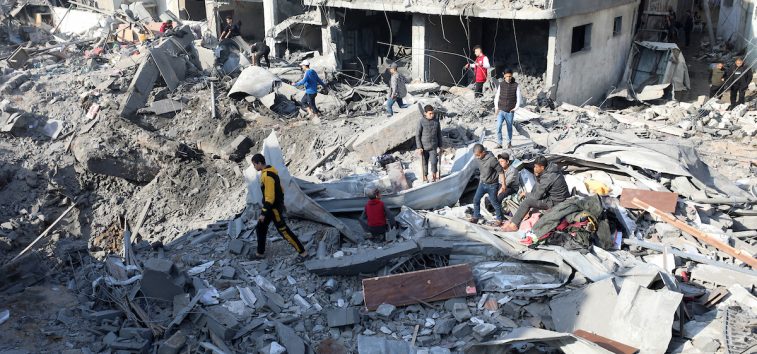  <a href="https://spanish.almanartv.com.lb/878715">La agresión israelí contra Gaza llega al día 61: continúan las masacres brutales y el genocidio</a>