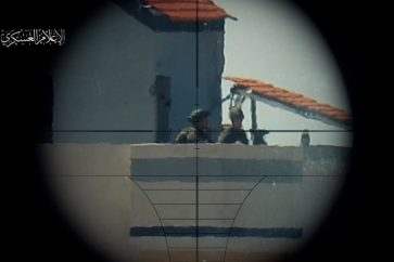 soldados-israelies-apuntados-francotirador-palestino