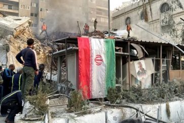 bandera-irani-ruinas-consulado-irani-damasco