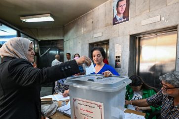 mujer-siria-vota-elecciones