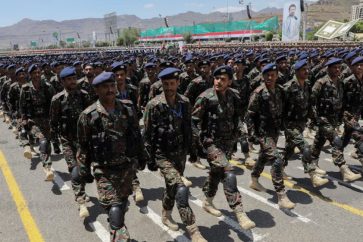 soldados-yemenies-desfile