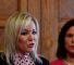 La vicelíder del Sinn Fein, Michelle O'Neill, habla junto a la presidenta del Sinn Fein, Mary Lou McDonald