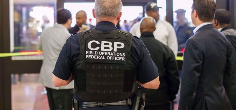  <a href="https://spanish.almanartv.com.lb/1175110">Reino Unido y Alemania emiten una “advertencia de viaje” para pasajeros con destino a EEUU en medio del aumento de detenciones y deportaciones</a>