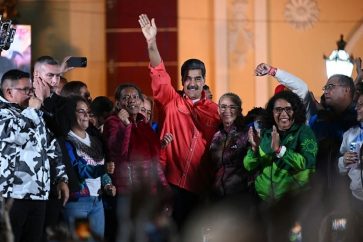 maduro-saluda-seguidores