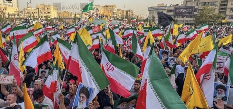  <a href="https://spanish.almanartv.com.lb/1235423">Iraníes celebran la victoria: Las masas reiteran su lealtad al Imam Jamenei</a>