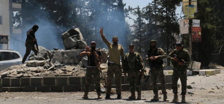  <a href="https://spanish.almanartv.com.lb/1247446">Se reanudan los combates en Suweida en medio de ataques e incursiones israelíes</a>